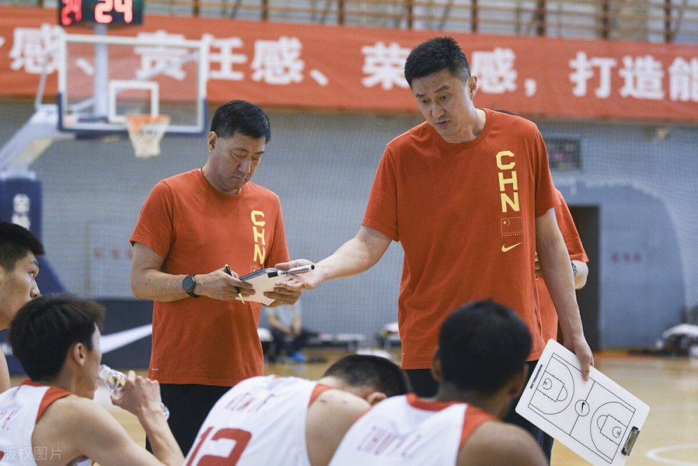 意天空：奥斯梅恩的新合同中将加入价值1.2-1.3亿欧的解约金条款意大利天空体育消息，在奥斯梅恩与那不勒斯完成续约后，他的合同中将新加入一条1.2-1.3亿欧左右的解约金条款。